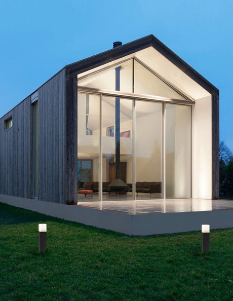 Stick Außensockelleuchte Dunkelgrau IP54 für Einfahrt, Terrasse und Eingang mit moderner Lichtstreuung