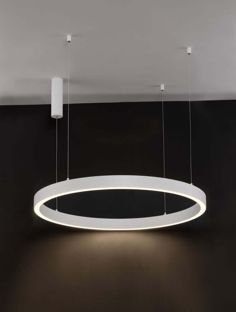 Sting LED Pendelleuchte Ø 100cm in elegantem weißem Design mit blendfreier Beleuchtung und Aluminiumrahmen.
