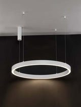 Sting LED Pendelleuchte Ø 100cm in elegantem weißem Design mit blendfreier Beleuchtung und Aluminiumrahmen.