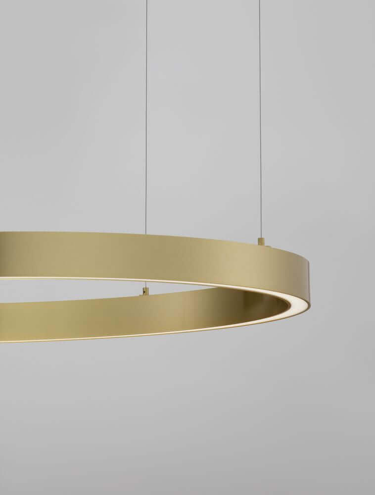 Sting LED Pendelleuchte Ø 100cm in Gold mit blendfreier Beleuchtung und modernem Design.