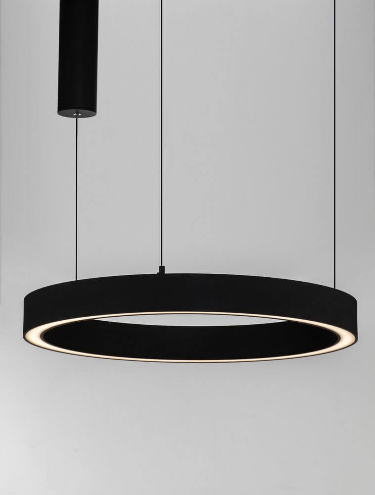 Sting LED Pendelleuchte Ø 60cm schwarz mit mattem Innenring und blendfreier Beleuchtung.