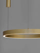 Sting LED Pendelleuchte Ø 80cm 3000K in elegantem goldenen Design, ideal für moderne Innenräume.