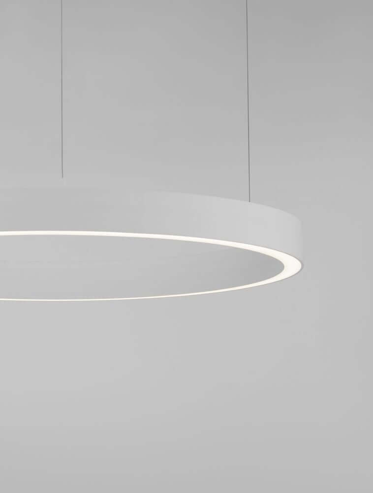 Sting LED Pendelleuchte Ø 80cm 3000K in modernem Design, ideal für blendfreie Beleuchtung.