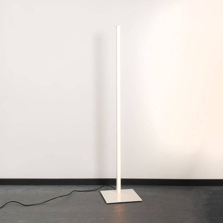 Sting RGB candeeiro de pé minimalista LED em design moderno com cobertura de luz branca sobre uma base elegante.