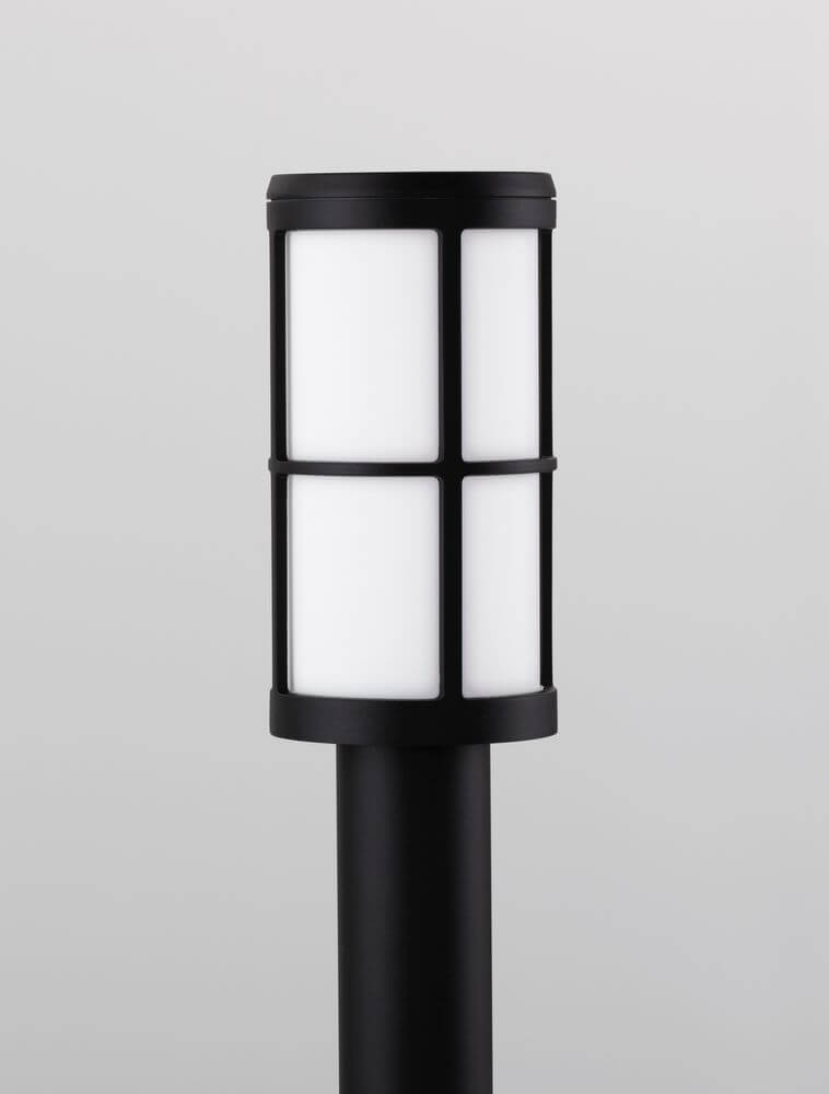 Stone Außenwegeleuchte Schwarz IP54 aus robustem Acryl- und Aluminium-Gehäuse.