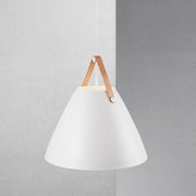 Suspension Strap 48 Ø 48 cm avec 2 lanières en cuir blanc dans un design élégant en métal et cuir.