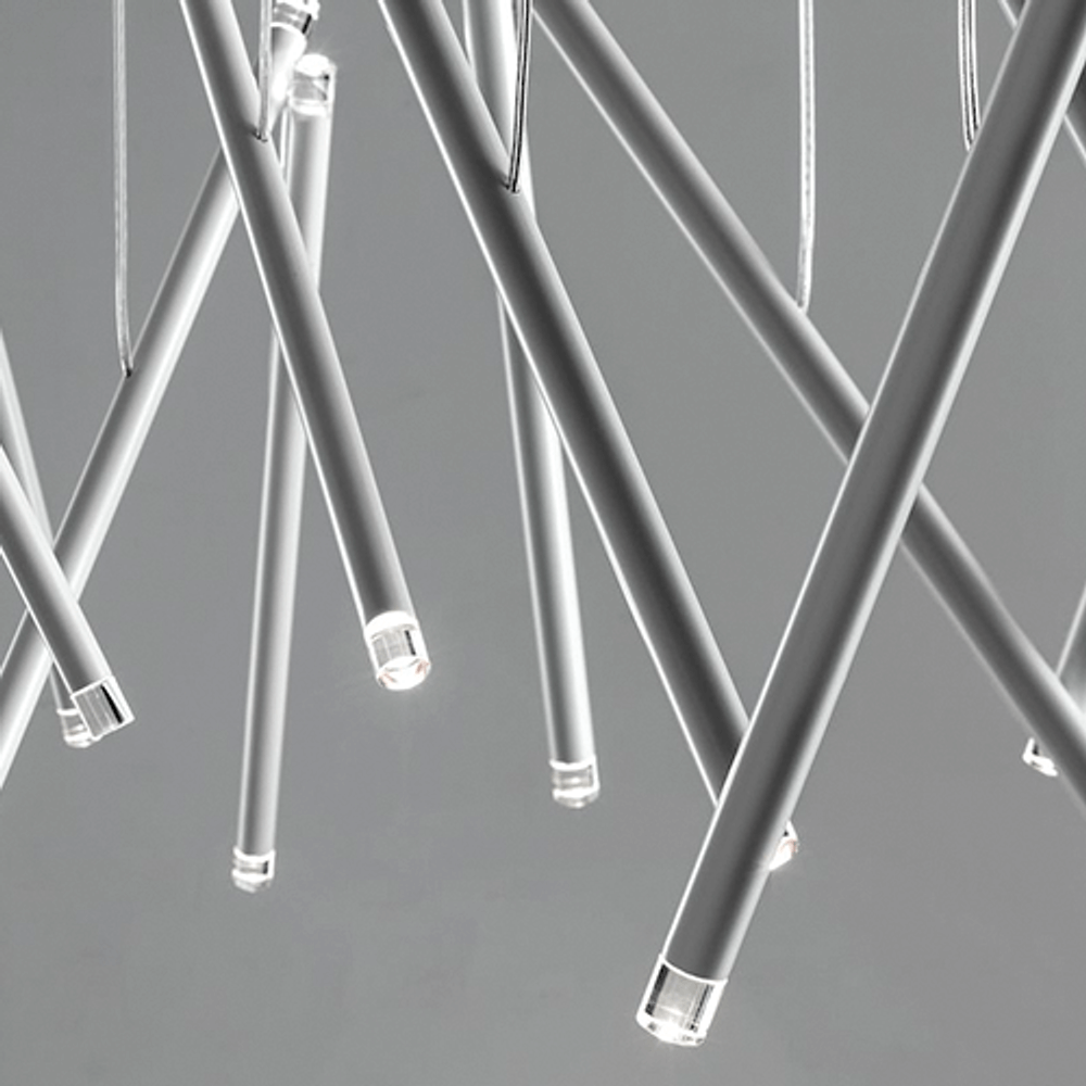 Lodes A-Tube Nano Duo LED Pendellampe mit modernen, schmalen Balken und LED-Lichtquellen.