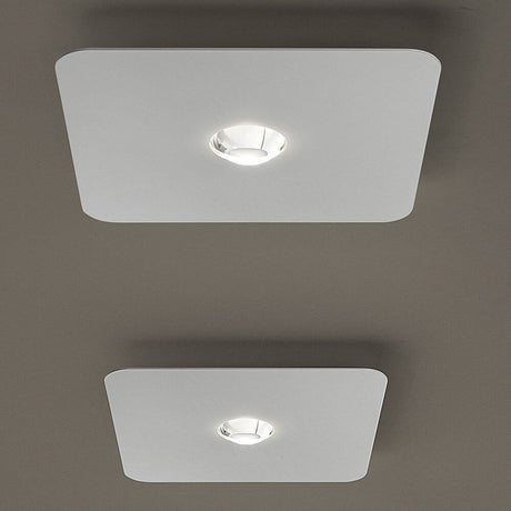 Lodes Frozen Small LED plafonnier dans une variante de design minimaliste monté au plafond.
