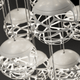 Lodes Kelly Cluster Sphere LED Pendellampe in skulpturalem Design mit faszinierenden Lichtspielen.