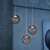 Kelly Cluster Pendelleuchte in skulpturalem Design mit innovativen Laserschnitten, hängend montiert.