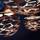 Lodes Kelly Sphere Hängeleuchte in modernen, eleganten Designs mit faszinierenden Licht- und Schatteneffekten.