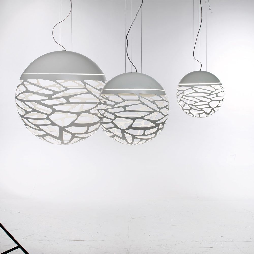 Lodes Kelly Sphere Hängeleuchte, elegante Lichtinstallation mit einzigartigem Laserschnitt-Design.