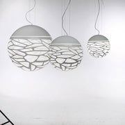 Lodes Kelly Sphere Hängeleuchte - elegante hängende Lampen in verschiedenen Größen mit einzigartigem Laserschnitt-Design.