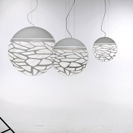 Lodes Kelly Sphere Hängeleuchte - elegante hängende Lampen in verschiedenen Größen mit einzigartigem Laserschnitt-Design.