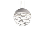Lodes Kelly Sphere Hängeleuchte mit elegantem, modernem Design und kunstvollen Lichtmustern durch Laserschnitte.