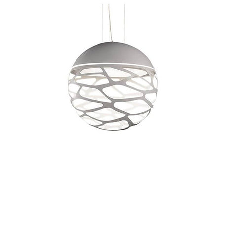 Lodes Kelly Sphere Hängeleuchte mit elegantem Design und faszinierendem Spiel aus Licht und Schatten.