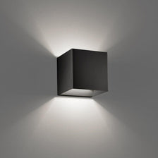 Lodes Laser 10x10 LED Wandleuchte 1800 lm in Schwarz, bidirektionales Lichtspiel an der Wand.