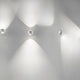 Lodes Nautilus Mini LED Wandleuchte an einer Wand, strahlendes Licht und modernes Design.