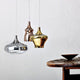 Lodes Nostalgia Glass Large 28cm LED Pendelleuchte in Chrom, Bronze und Gold über einem rustikalen Tisch.