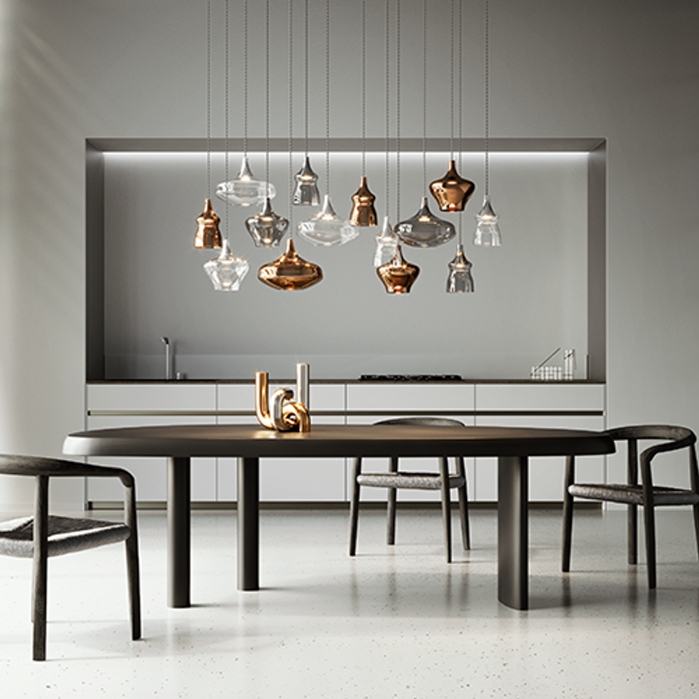 Elegante Lodes Nostalgia 28cm LED Pendelleuchte in modernem Esszimmer mit stilvollem Tisch und Designstühlen.