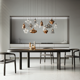 Elegante Lodes Nostalgia 28cm LED Pendelleuchte in modernem Esszimmer mit stilvollem Tisch und Designstühlen.