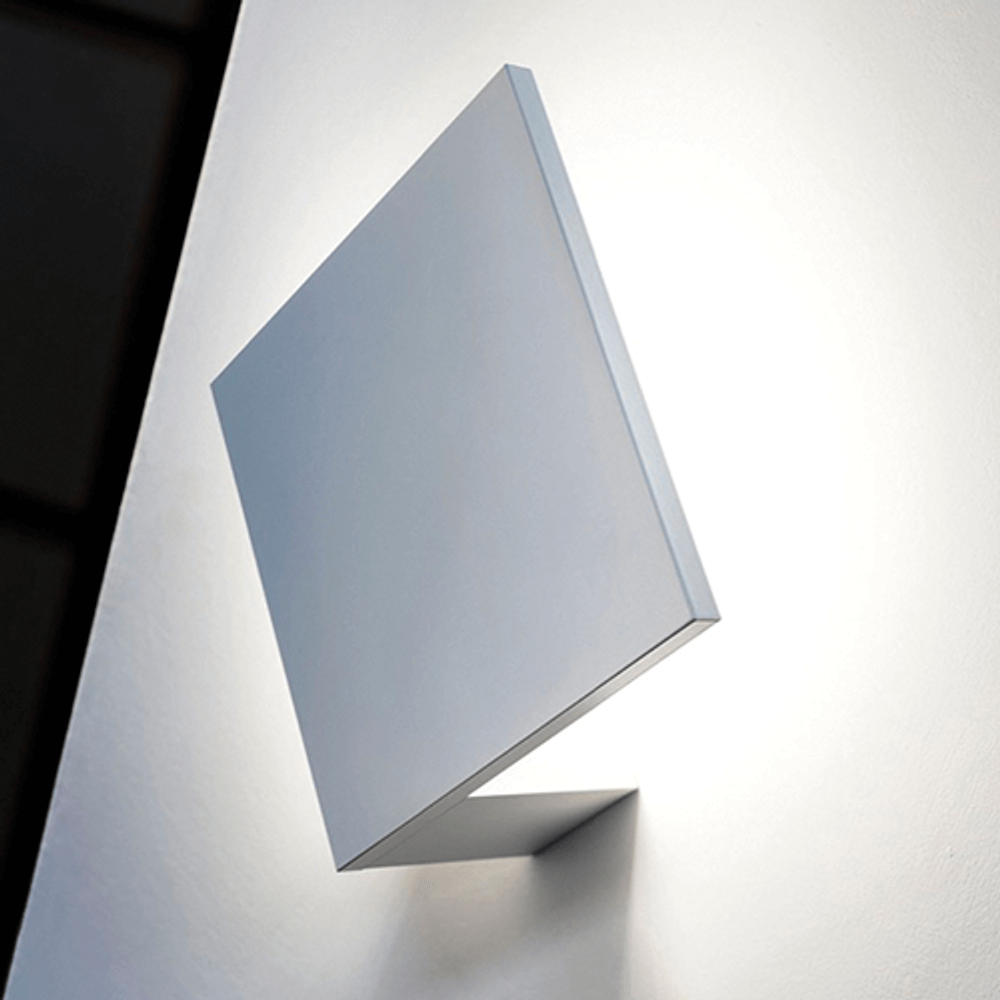Lodes Puzzle Single Square LED Wand- & Deckenleuchte an Wand, modernes Design mit geometrischen Formen.
