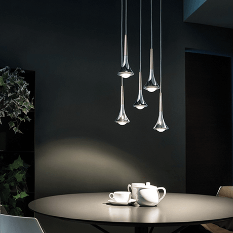 Lodes Rain LED Hängelampe in modernem Design, ideal für stilvolle Essbereiche.