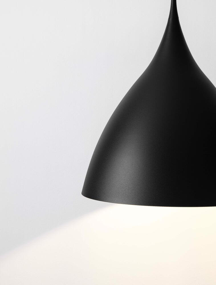 Syntopia Pendelleuchte E27 Ø 46cm in elegantem Schwarz mit diffusetem Licht.