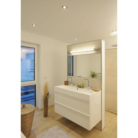Trukko LED badvegglampe 90 cm i moderne bad med speil og servant.