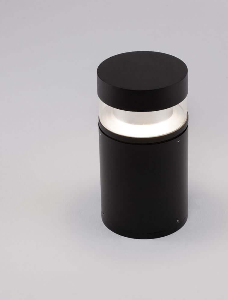 Tala LED Außensockelleuchte Lichtauslass Geschlossen 3000K Schwarz IP54 von Nova Luce mit schwarzer Acrylabdeckung.