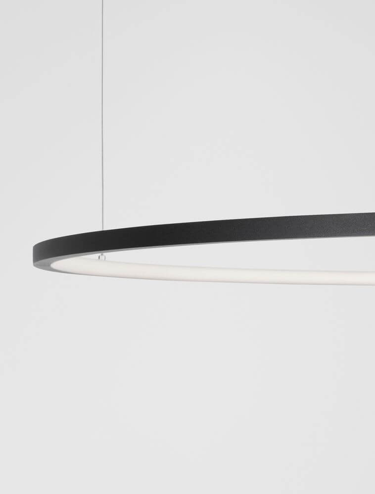 Elegante Tarquin LED-Pendelleuchte in Schwarz mit dimmbarem Licht für modernes Wohnen.