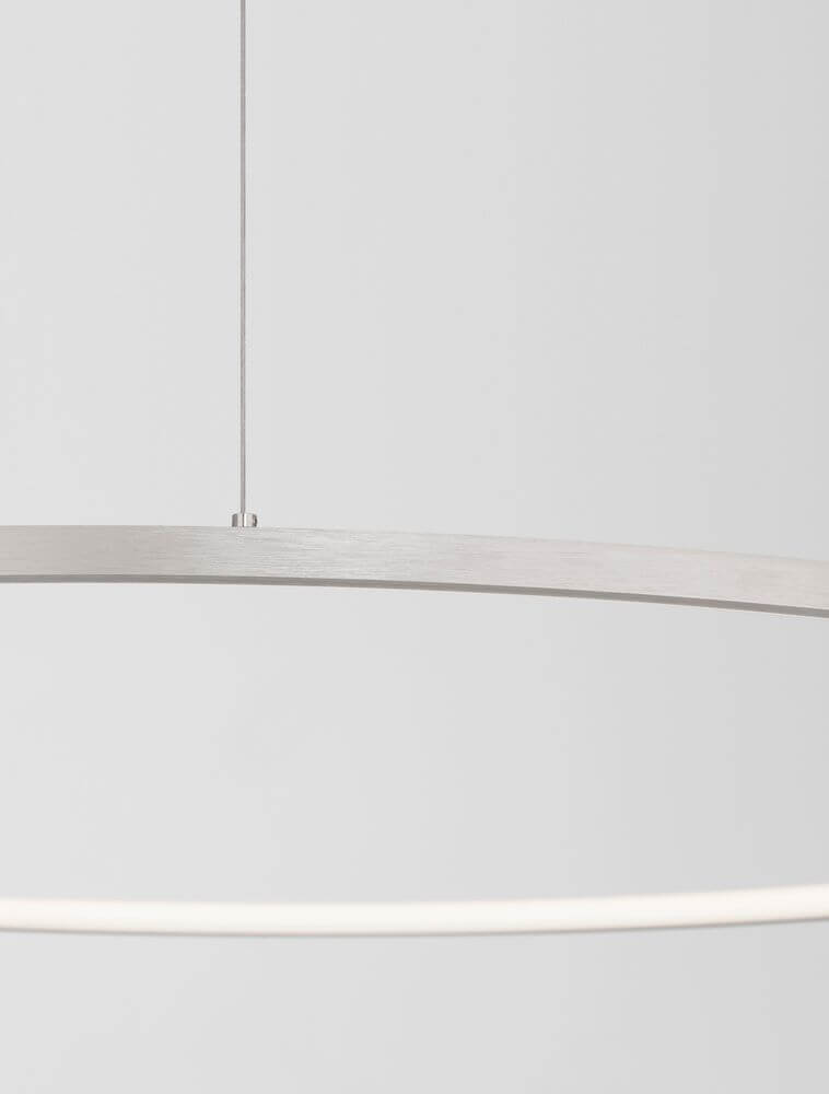 Elegante LED-Pendelleuchte Tarquin, silberfarben, ideal für moderne Innenräume.