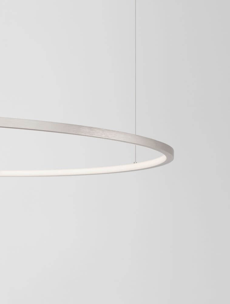 Elegante Tarquin LED Pendelleuchte Ø 100cm in Silber, dimmbar und ideal für stimmungsvolle Innenräume.