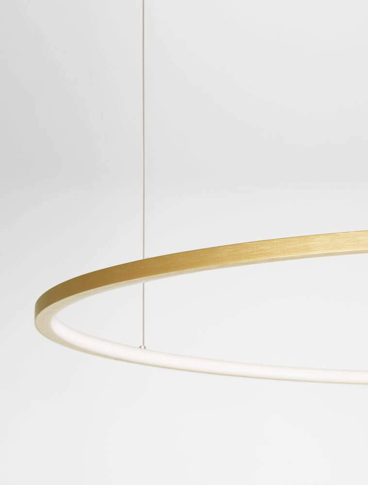 Elegante Tarquin LED-Pendelleuchte in Gold mit weißem Licht, Ø 100cm, ideal für verschiedene Einrichtungsstile.