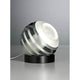 Tecnolumen LED-Tischlampe Bulo Ø16cm auf einem Tisch mit mattem Aluminium und satiniertem Glas.