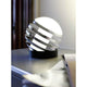 Tecnolumen LED-Tischlampe Bulo Ø16cm auf einem Tisch, modernes Design mit mattem Aluminium und satiniertem Glas.