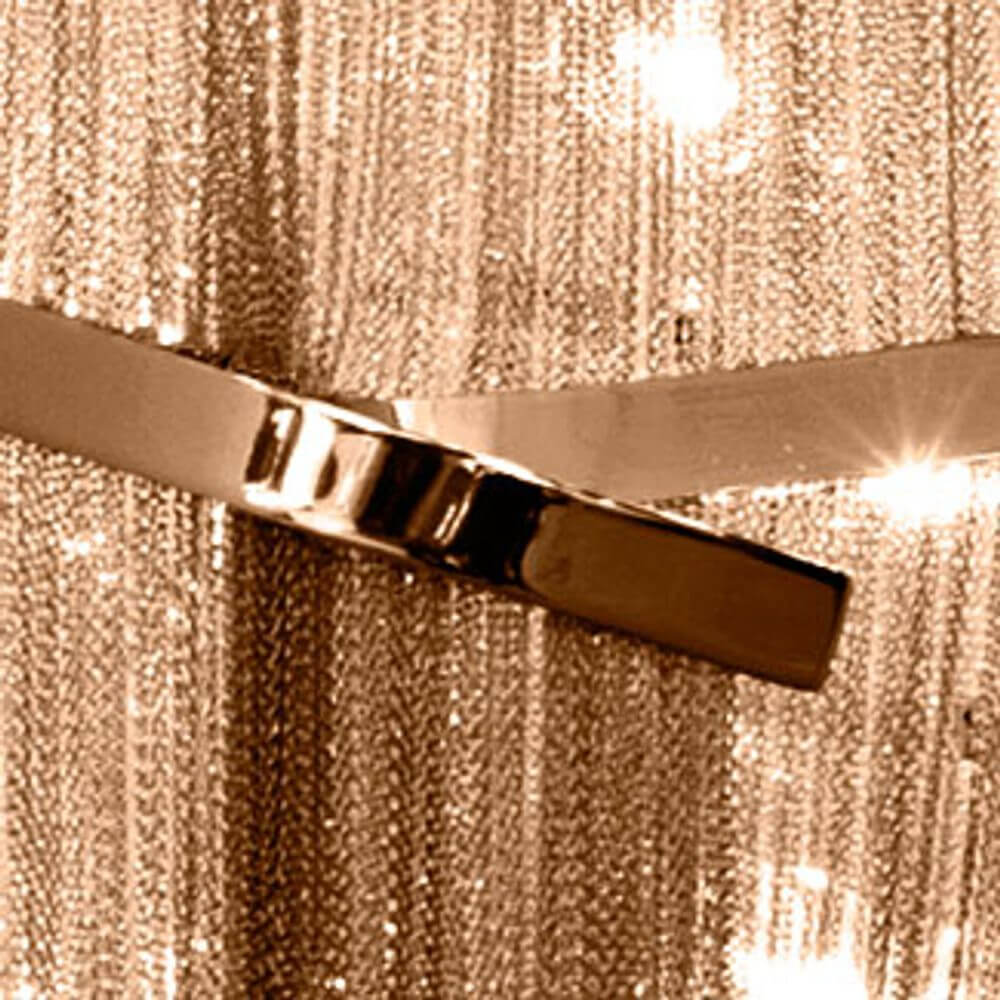 Detailaufnahme der Terzani Atlantis Design-Pendelleuchte mit metallischen Oberflächen und schimmerndem Licht.