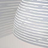Terzani Magdalena Design-Hängeleuchte mit lasergeschnittenen horizontalen Öffnungen, Licht und Schatten Muster.