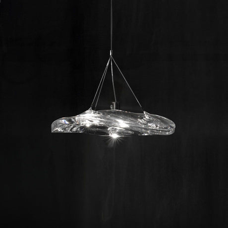 Terzani Manta LED Design-Pendelleuchte mit geschwungenen Kristall-Linien, die sanft leuchten.