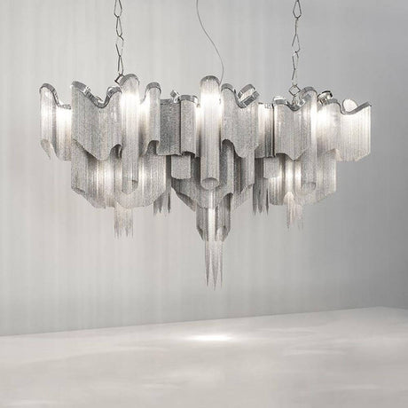 Terzani Stream Design-Hängelampe mit elegantem Design und einzigartigem Lichtspiel aus Metallkette.