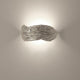 Terzani Wabi Design-Wandlampe in silberner Oberfläche, inspiriert von rustikaler Einfachheit und natürlicher Eleganz.