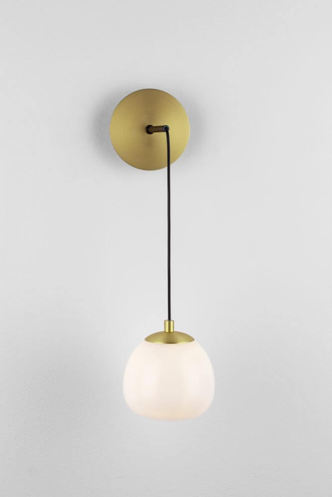 The Egg Wandleuchte Gold, Weiß, Schwarz - elegante und moderne Wandleuchte mit mundgeblasenem Glas.
