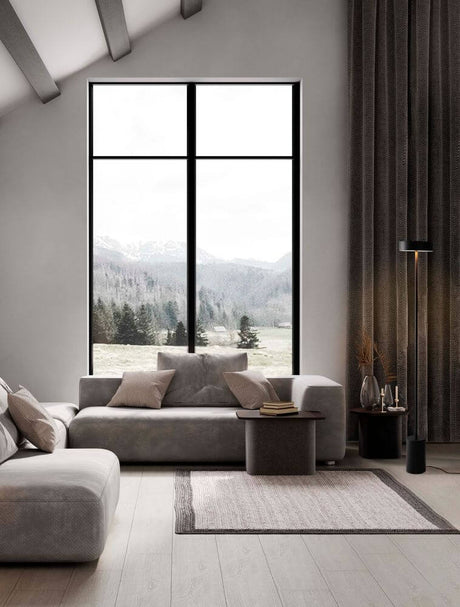 Lampadaire Thea LED H 135 cm Ø 20 cm 3000K – lampadaire en aluminium élancé avec décor bois, lumière blanc chaud 3000K dans le salon moderne