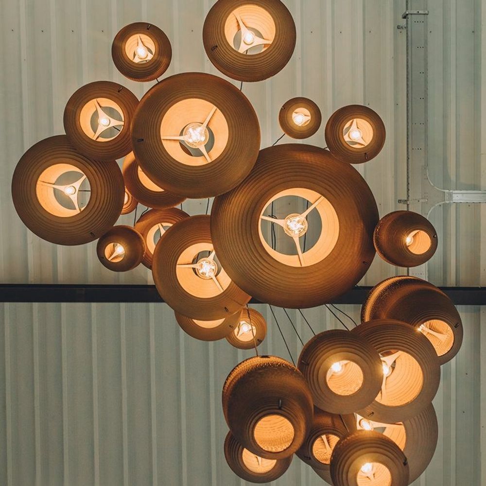Jazzy hanging lamp made of cardboard oval
