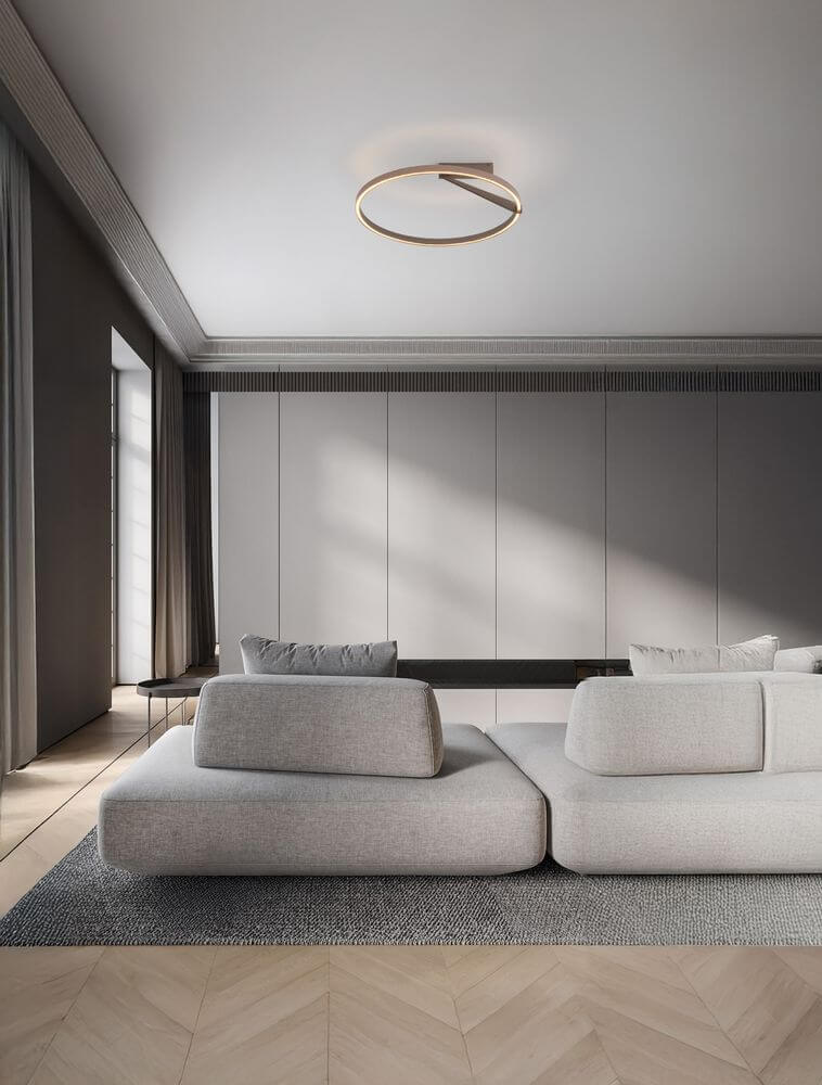 Moderne Tilia LED Deckenleuchte im zeitgenössischen Raum über einem Sofa in Farben Nickel und Mocca Coffee.