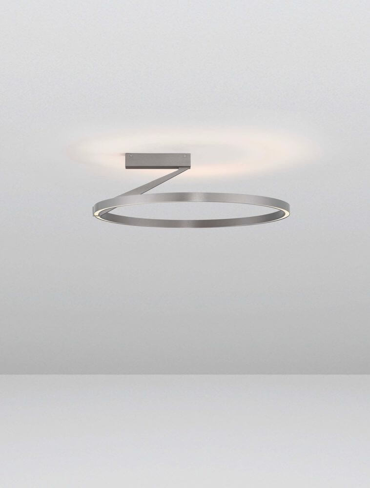 Tilia LED Deckenleuchte in Nickel, modernes Design mit klaren Linien und elegantem Auf- und Ablicht.