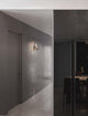 Tilia LED Wandleuchte Ø 22cm 2700, 3000, 4000K in modernem Interieur mit eleganten Akzenten.