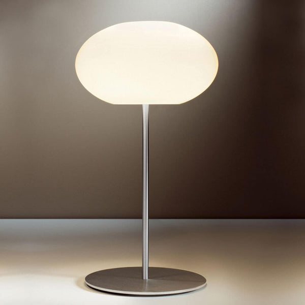 Lampe de table Casablanca AIH Big avec forme organique en boule et lumière homogène