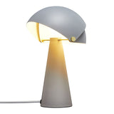 Moderne Tischlampe Align von Maria Berntsen mit beweglichem Schirm für individuelles Licht.