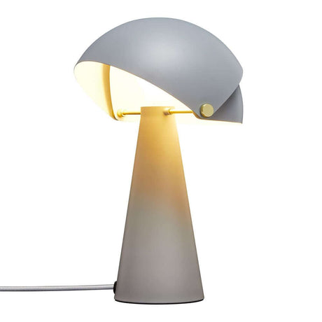 Moderne bordlampe Align av Maria Berntsen med justerbar lampeskjerm og elegant uttrykk.